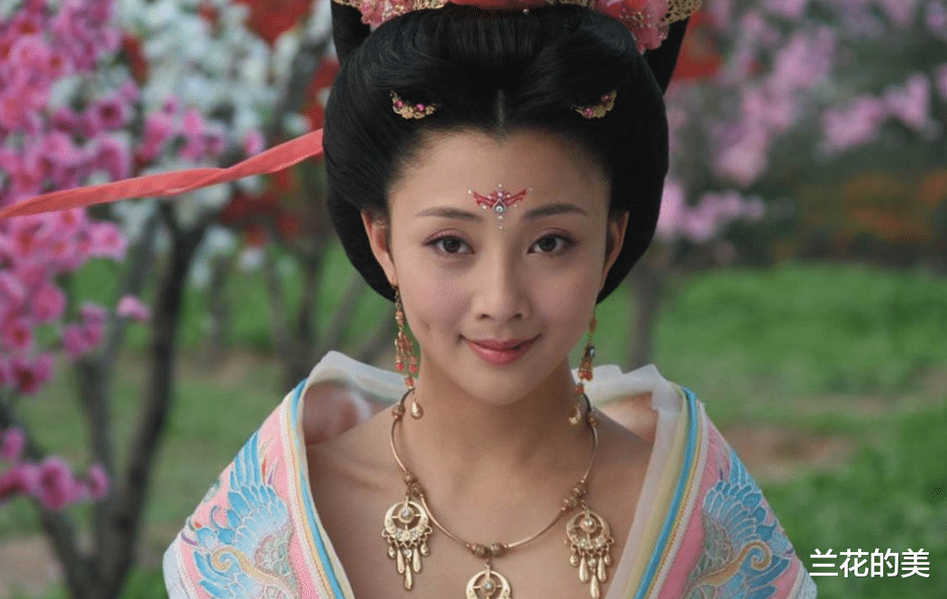 紧急公关|《紧急公关》火热上映中，东方卫视又官宣新剧，四大女星同台争艳