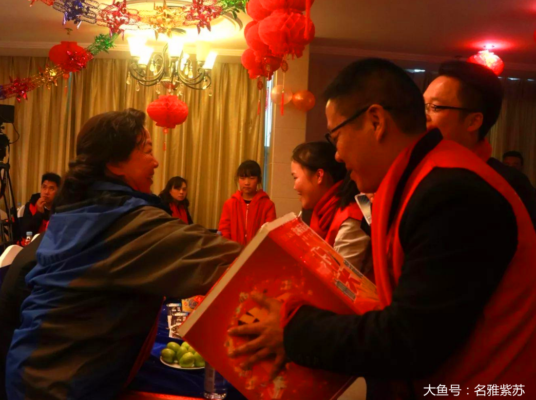 名雅紫苏 贵州遵义一小伙因内衣买小了迎亲被拒，女方回应：态度问题