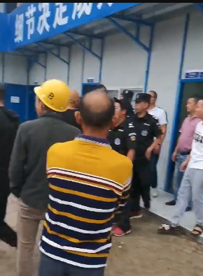 常视界|成都农民工被拽进小黑屋，耳边传来阵阵惨叫，浑身鲜血无法走路！