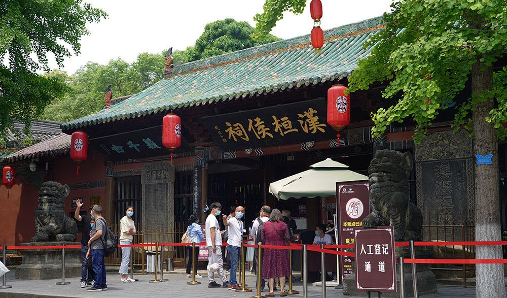 金顶▲五一小长假第一天,阆中古城游客稀少,住宿实惠,每天不到100元