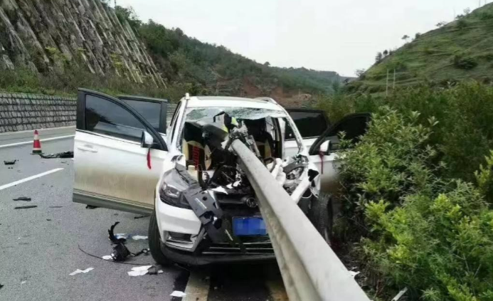 「SUV」为啥不建议买SUV？拉圈高速就懂，车速上100忍住不骂街算你厉害