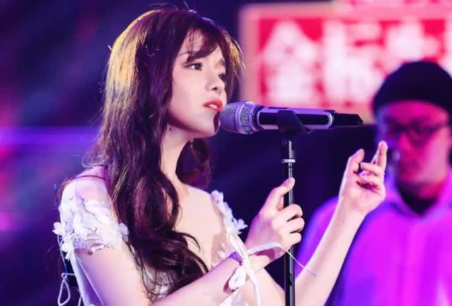 『歌手』《歌手》收视率暴跌 花花出场就下降 难道都是内幕操控