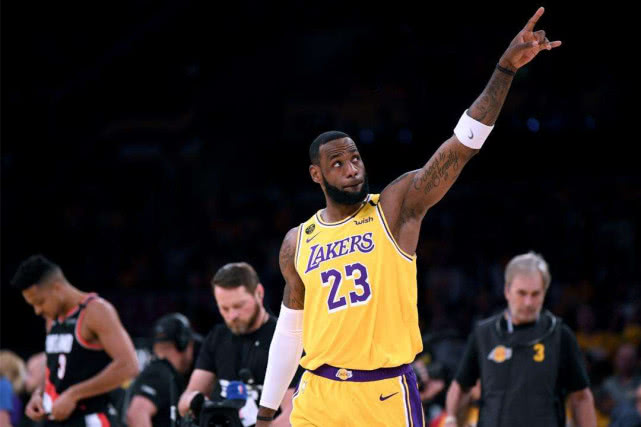 迈克尔·乔丹：疯狂！美媒重排NBA历史四大巨星：科比落选，第一毫无悬念