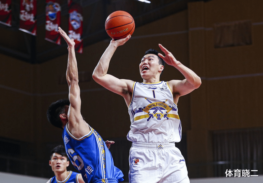 杜锋|严重崴脚！2米10杜锋爱将遭遇伤病，裁判果断判罚违体犯规