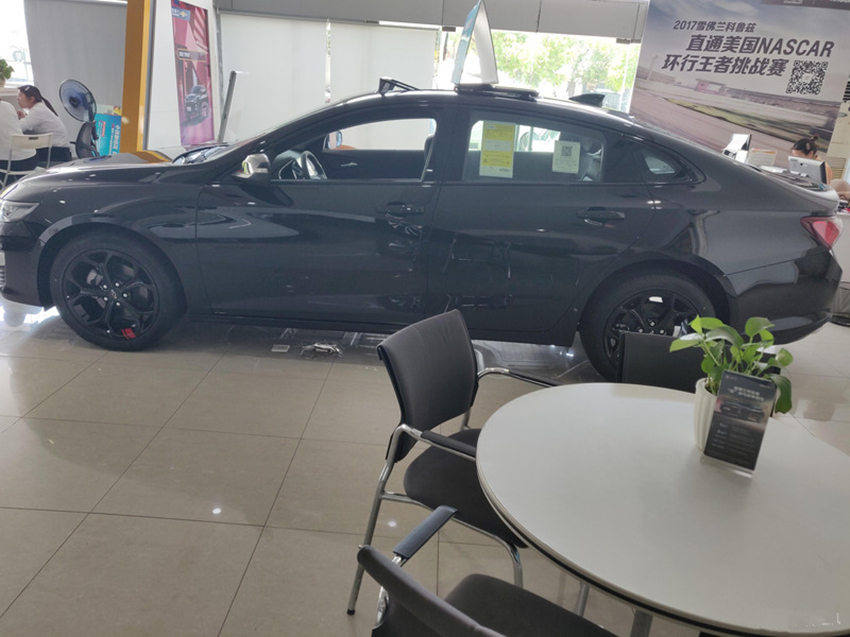 本田雅阁|又一中级“价格屠夫”！当年入华16万，现跌至10.7万，后悔买雅阁了