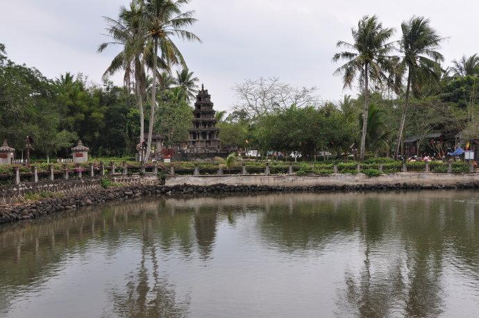 山区东哥话旅游 海南现存的为数不多的古塔之一，系元代古塔，美榔姐妹塔