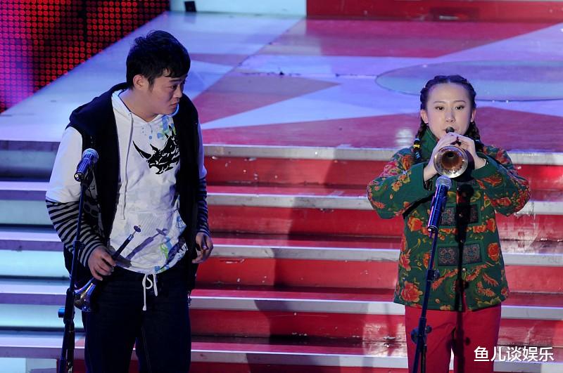 赵本山|赵本山高徒22岁上春晚，一夜成名开百万路虎，现如今抛夫弃子