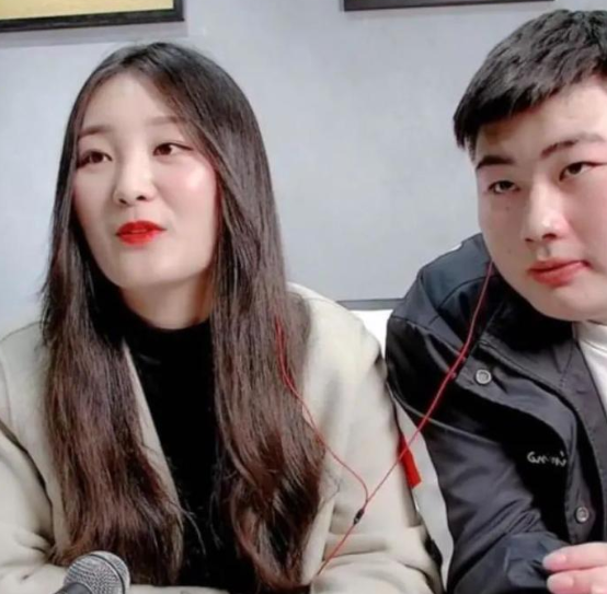 朱雪梅|丑照事态再升级，大衣哥女儿哭到眼睛红肿，并放狠话了