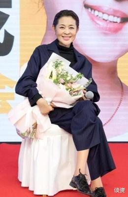 倪萍|61岁倪萍与黄宏同框,生图颜值气质佳,腿细如柴看着吓人