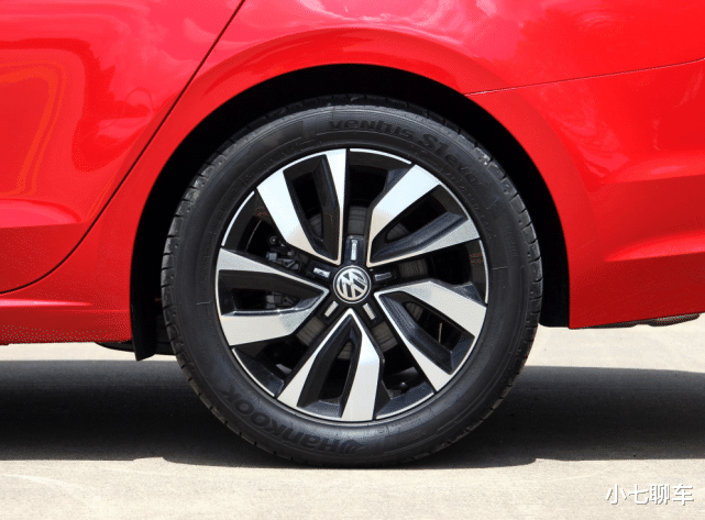 大众汽车▲大众终于“低头”了！比本田思域帅气，百公里油耗5.4L，14.29万起