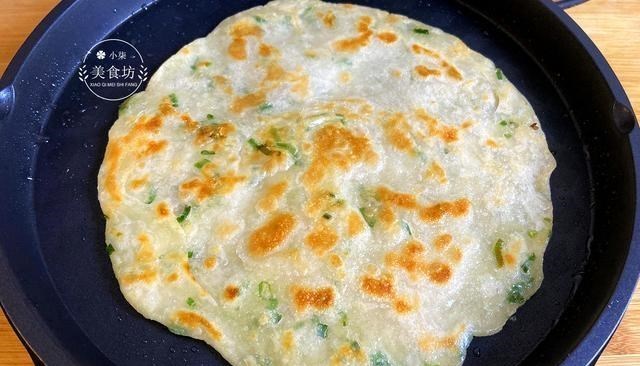 #面粉#20年小吃大妈做饼有一手，原来秘诀在面粉里，难怪生意这么好