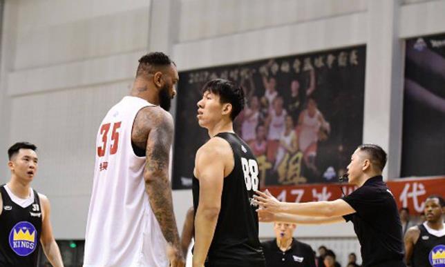 「姚明」他是中国篮坛最壮球员，不打职业专打野球，体重300斤卧推爆姚明