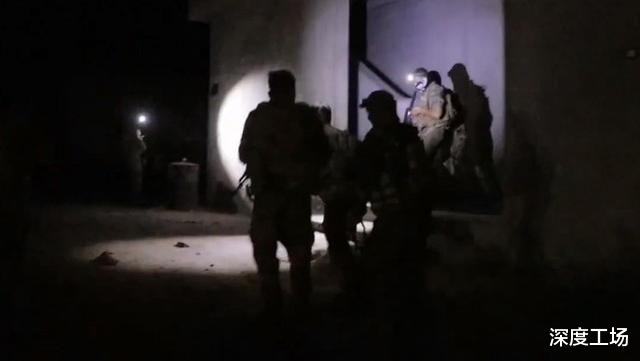庫爾德女兵全副美國武器，深夜對敘利亞城鎮大搜捕：大批人員被捕-圖3