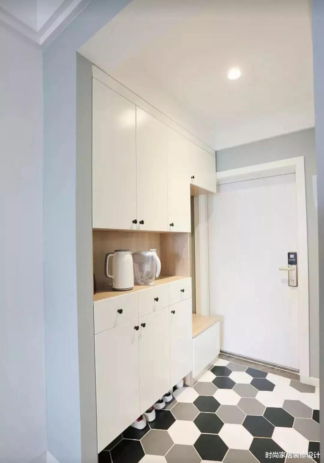 |玄关鞋柜就该这样装,一个柜子比储物间还能装,邻居看了都羡慕!