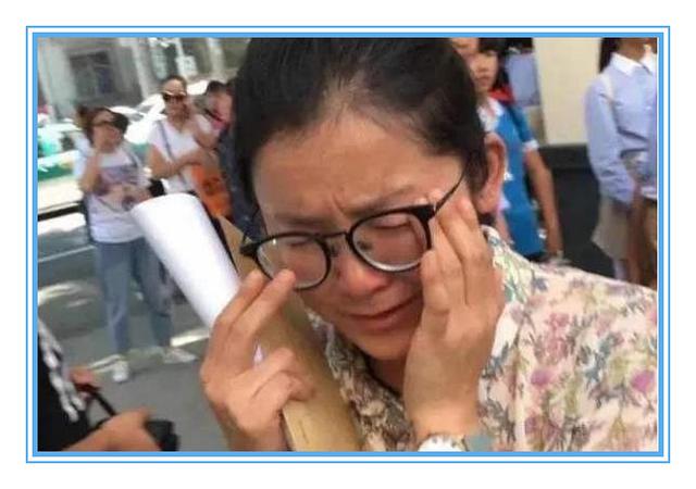 大学|录取通知书刚到，一家人就发生矛盾，考生：我是上大学不是去乞讨