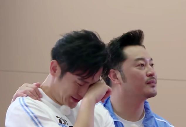 邓超|邓超其实也参与了这一季跑男的录制，就在李晨身边，你发现了没？