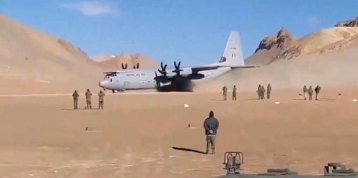 [印度]大战一触即发！印15军火速赶赴拉达克，公路上军车一眼望不到头