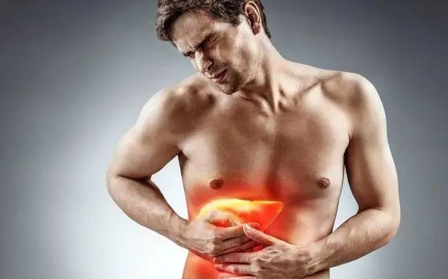 #肝脏#19岁女子腹大如鼓，查出肝癌，提醒：出现4种迹象，及时检查肝脏