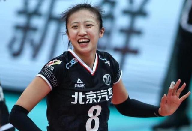 「郎平」女排主攻迎来坏消息!张常宁、李盈莹情况堪忧,郎平直言“不满”
