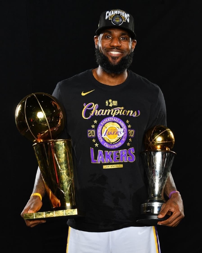 美国联合航空|NBA官方发布湖人夺冠定妆照：浓眉历史第8人！詹姆斯历史第一人