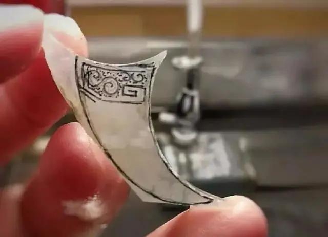 #翡翠#300买下翡翠边角料，巧妙设计惊艳众人