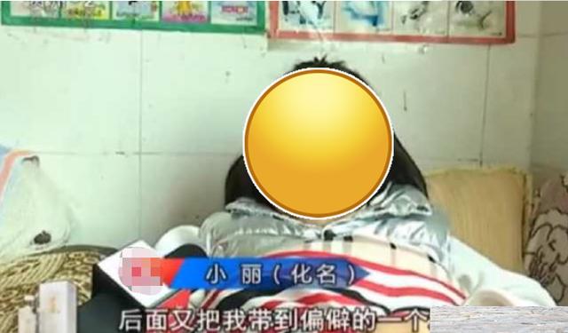 初中女生多次遭同学霸凌,内衣穿在校服外,父亲看到照片泣不成声