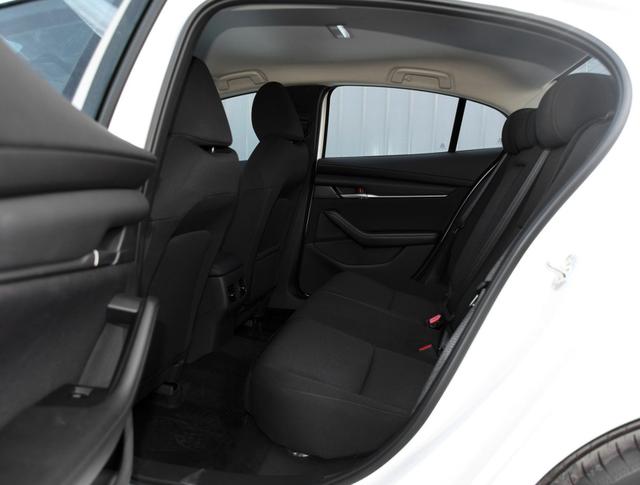 [大众汽车]10万元合资入门紧凑级家轿对比，别克英朗/昂克赛拉选择谁？