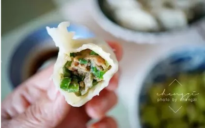 『鸡蛋』夏天来了，包饺子别再用韭菜，用它更鲜嫩，一咬满嘴爆汁，太香了