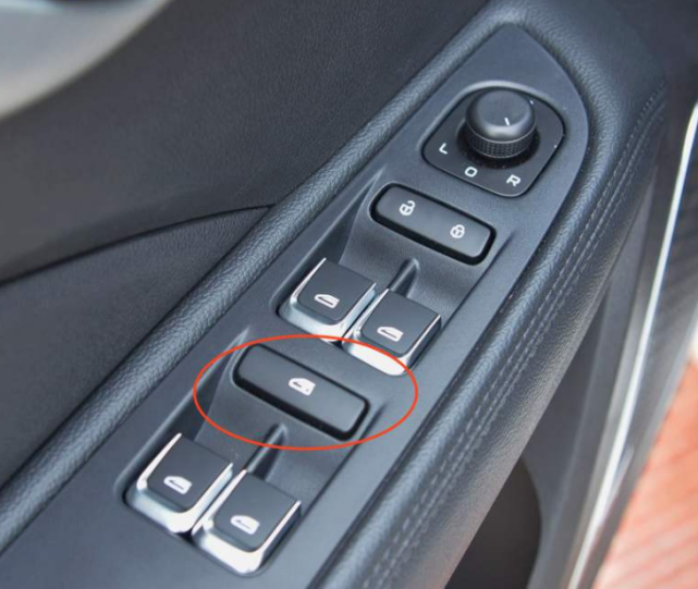 【老司机】开车时车内这四个按钮别乱按，老司机：按下就是亲人泪两行