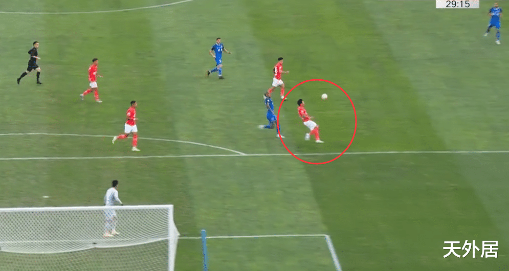 张琳芃|张琳芃一脚踢醒国足美梦：没好中场后卫，再多归化前锋都白搭！