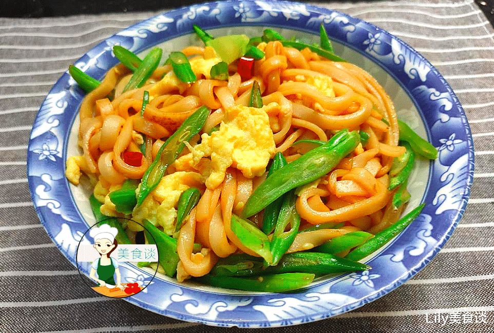 河粉■不管多热，儿子最爱这碗粉，10分钟出锅，有菜有蛋，吃它浑身有劲
