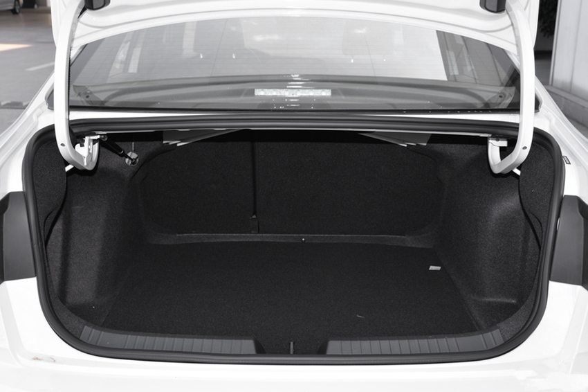 大众汽车|大众放下尊严！从16万跌到12.8万，30天卖22580辆，不买雅阁选它