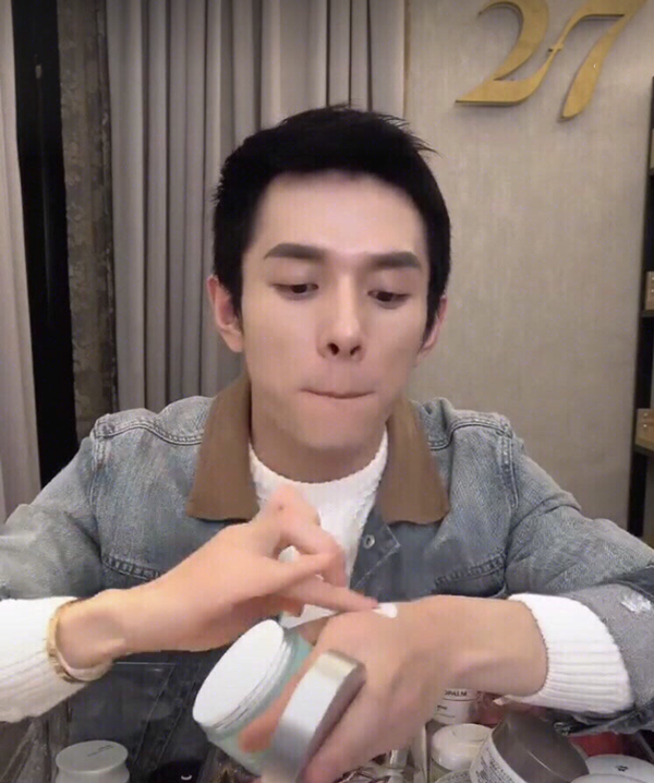 51岁王菲皮肤细腻白皙,晒的“抗衰老”面霜火了,堪称平价兰蔻!