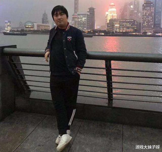 小智|小智发表最新动态，果然是个大胖子，王思聪说的那个人就是他