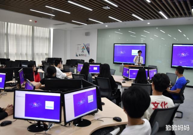 民办学校|高考450分左右，民办本科和公办本科应该如何选择？考虑好这3方面