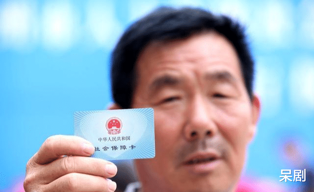 养老金|我社保交了18年2个月,2020年8月份刚退休,看养老金能领多少钱