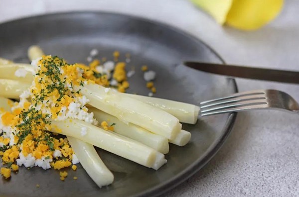 芦笋|它是“世界十大名菜”之一,在国外很受追捧,可惜一见光就不值钱