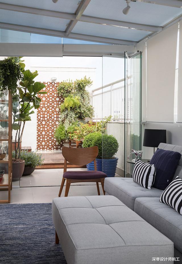 |住顶楼有露台就是好，局部搭玻璃改客餐厅，其余一边烧烤一边花园