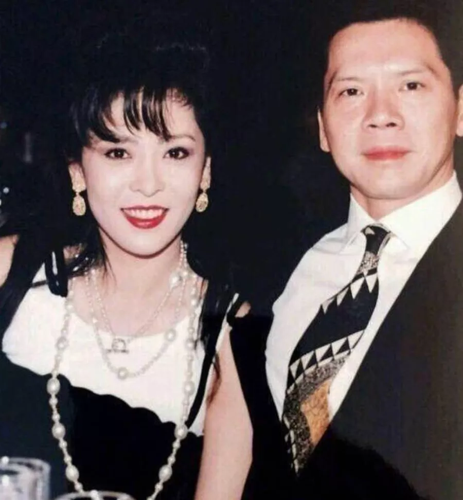 郭碧婷|郭碧婷产女，郭爸态度反常，网友：这豪门媳妇好惨…