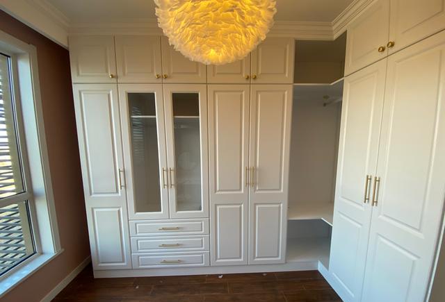 『』新房通风半年准备入住，打扫干净漂亮极了，进门就被客厅迷住了