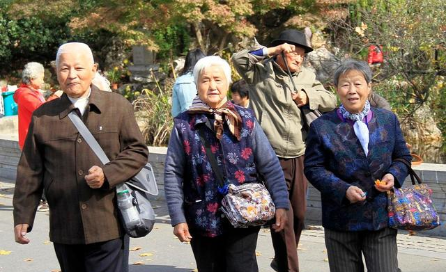 睡眠▲老话说：“人睡三觉，命比纸薄”，是否可信？多数人可能倍感意外