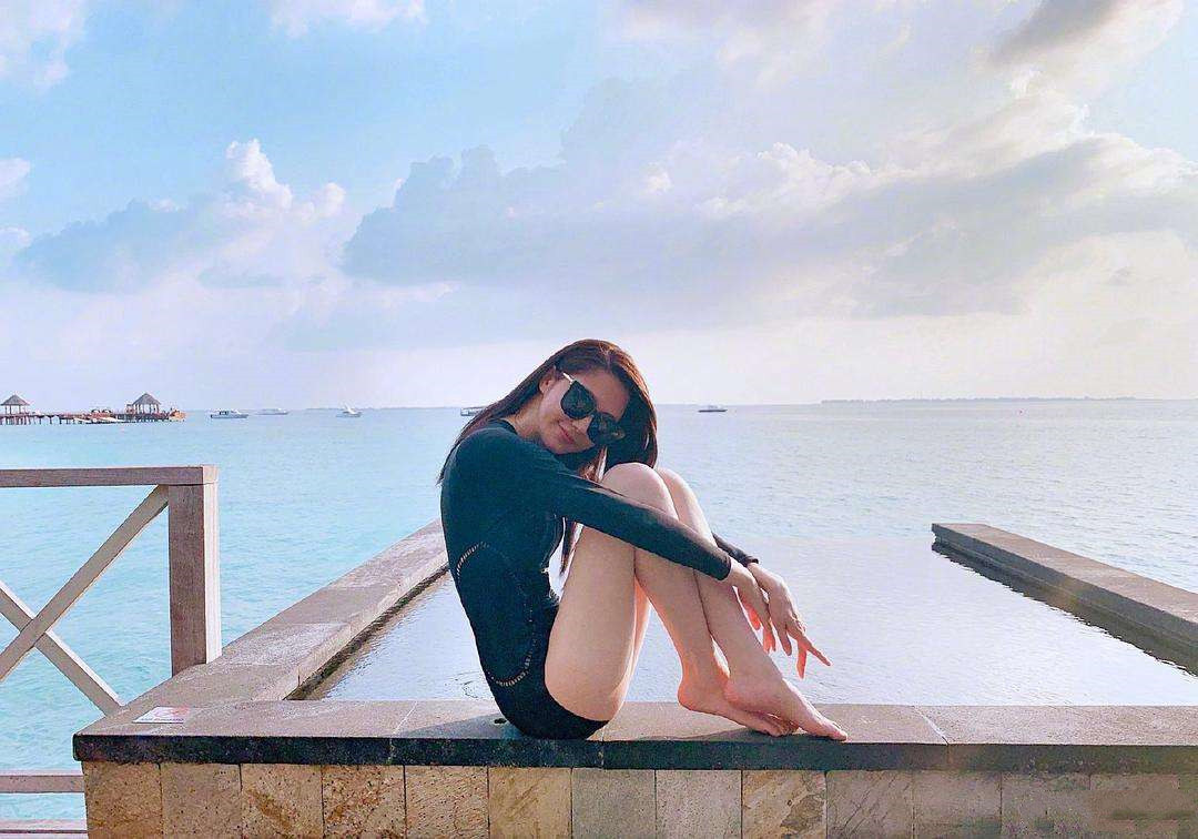 [周杰伦]因失恋怒接“风月片”走红，得罪半个娱乐圈却被周杰伦狂追，如今身价上亿