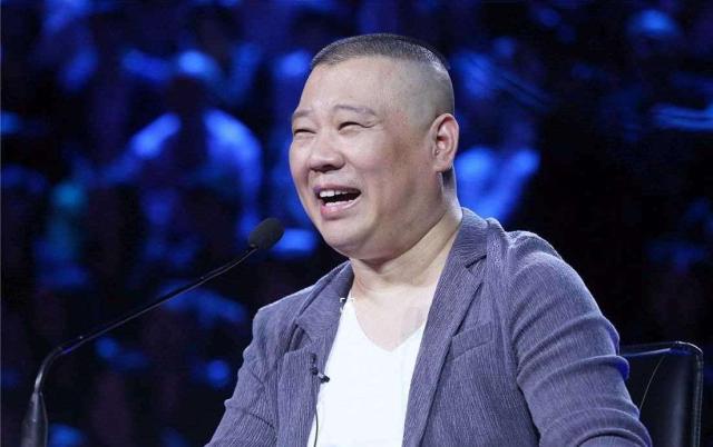 相声|他是相声圈的“隐形富豪”！用手打郭德纲的脸，老郭不生气反而还要赔笑！