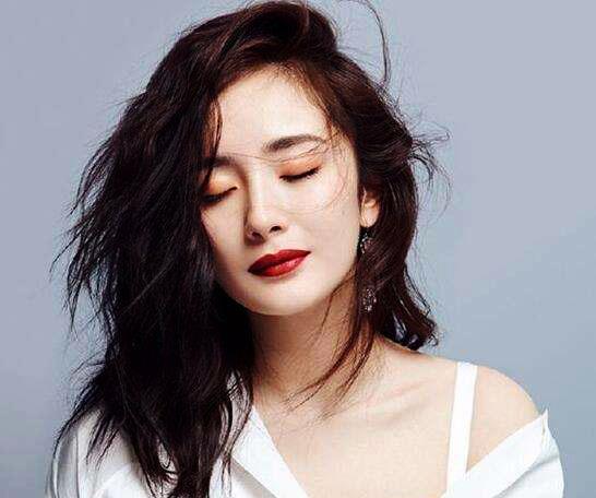 发型▲最近很火的一种新发型，“齐刘海+锁骨发”，Lisa剪了后超美的！