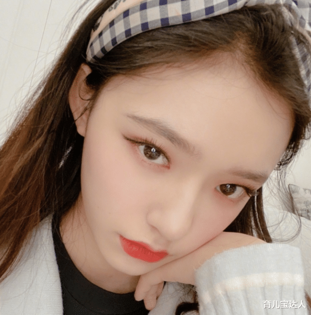 【口红】口红一哥李佳琦的5万只口红叫炫富？看到林允家的墙壁，女生的梦想