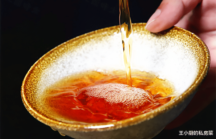 「」同样都是酿造酒,为什么啤酒能火遍全国?黄酒却没落只有当地人喝