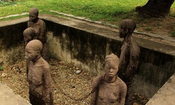 女黑奴沦为繁殖工具，13岁开始被迫生育，一生做2件羞辱之事苟活