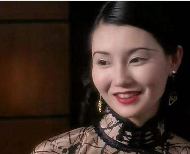 舒淇|拍电影遇怪事的明星：舒淇拍戏化浓妆，导演看到回放立刻拜祭道歉