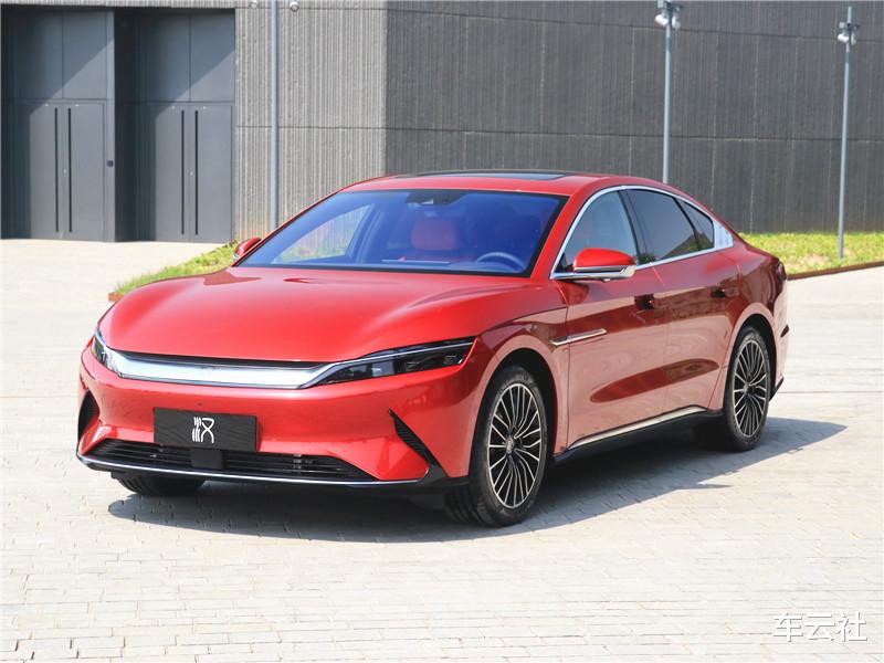 比亚迪汉ev|比亚迪汉EV首撞,看到车损后,网友:这就是高达30万的“公路坦克”?