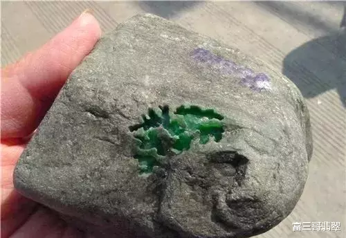 翡翠▲翡翠赌石揭秘—行家说的“擦涨不算涨，切涨才算涨”你真的明白吗？